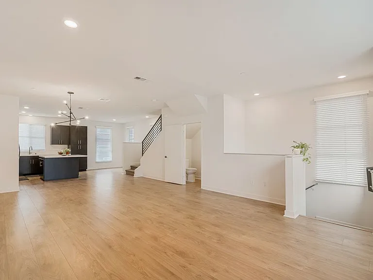 2700 E Chaucer St #14 — Photo 10