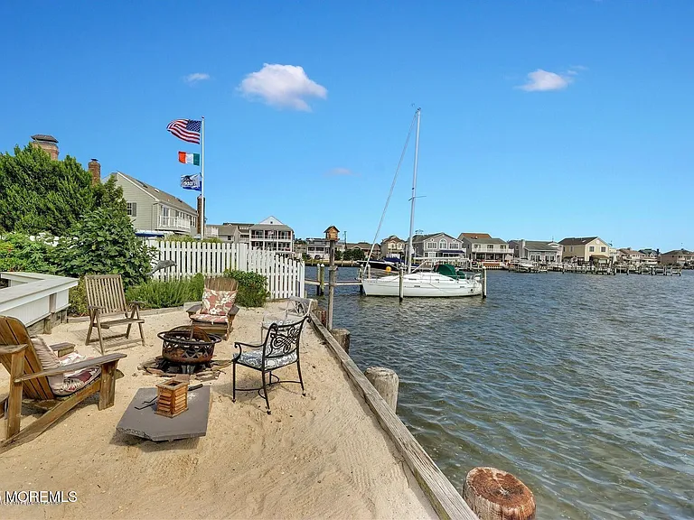 323 Cove Dr — Photo 37