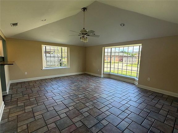 4th image of 2213 Fable St