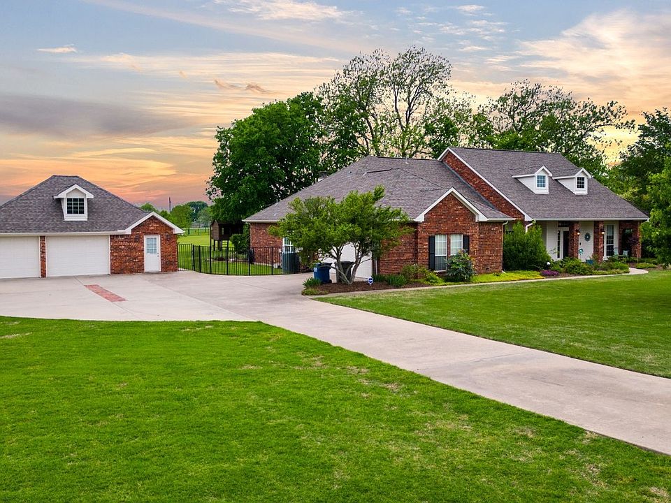 1st image of 1901 Thornberry Dr