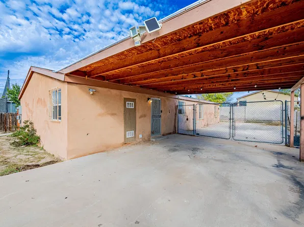 9409 Vista Del Valle St SW, Albuquerque, NM 87121