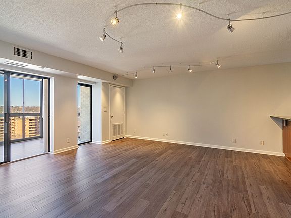 3rd image of 900 N Stafford St APT 1511