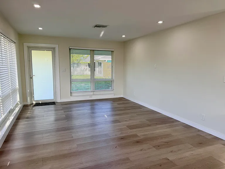 2070 NE 56th St #1 — Photo 9