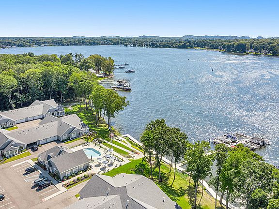 2nd image of 233 Janes View Dr