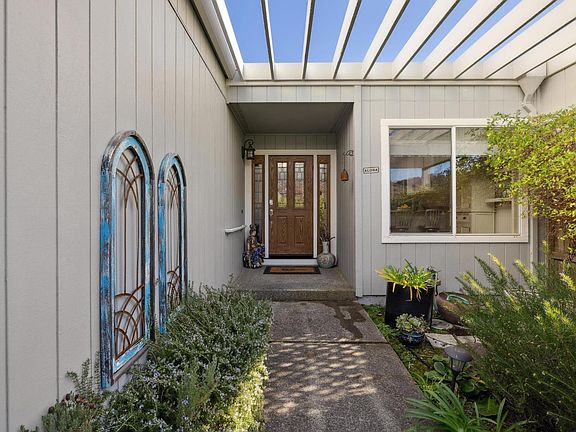 5th image of 643 Lobelia Court