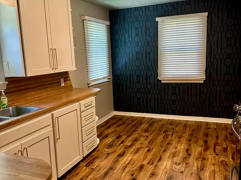 1040 W Boyd St — Photo 12