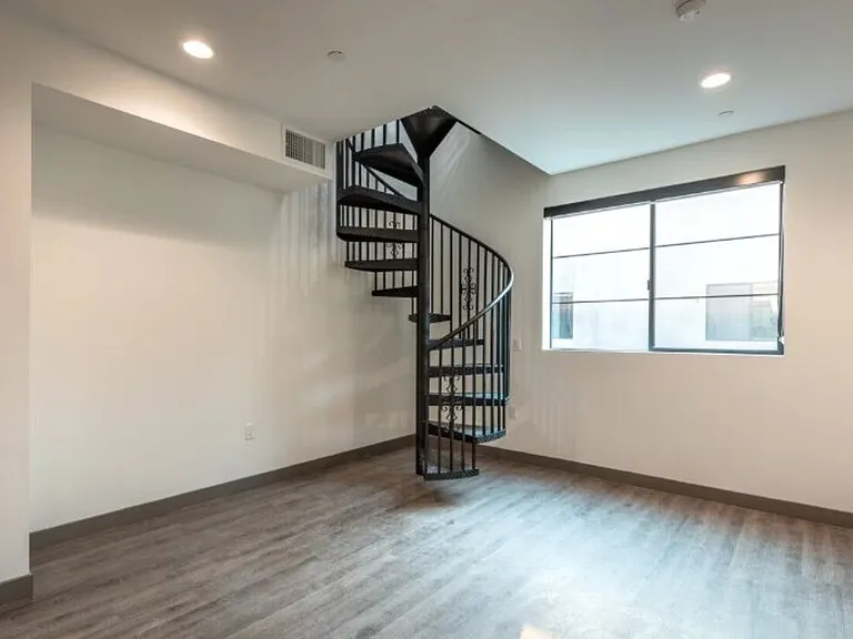 552 N Hobart Blvd #316 — Photo 6