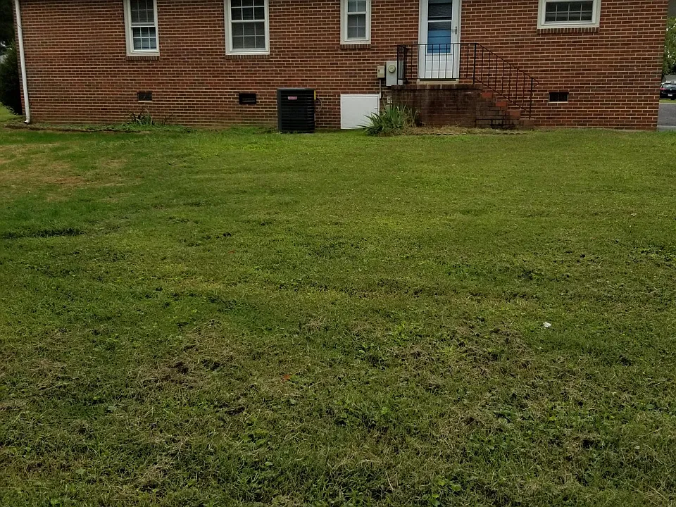 8256 Meadowview Ln