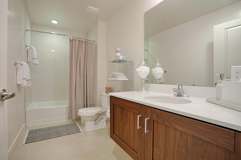 1st image of 890 N Orange Ave #2