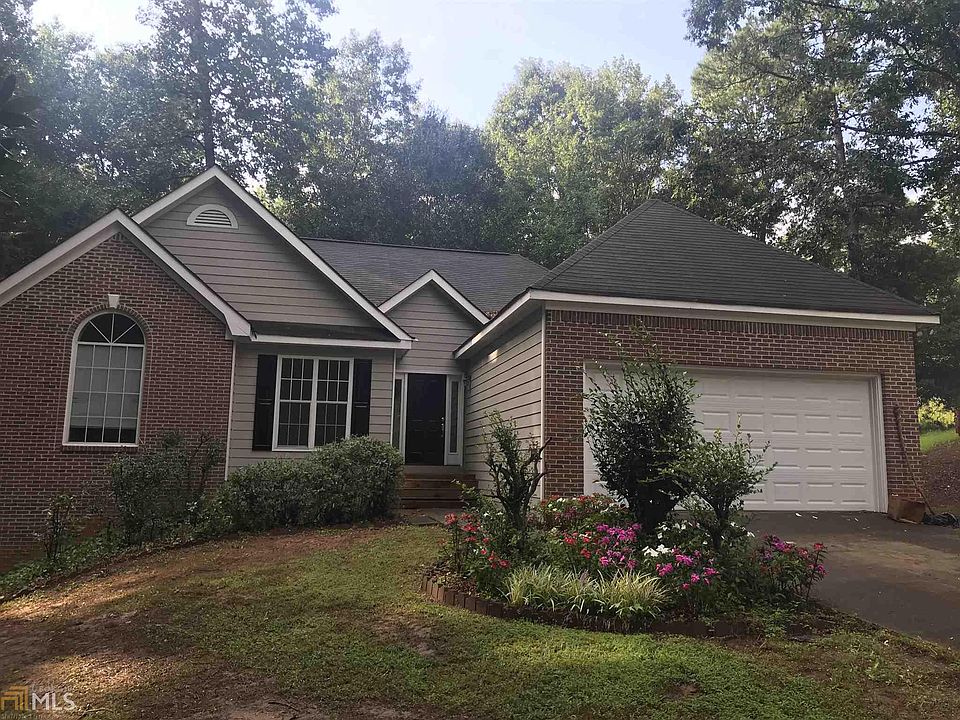 2nd image of 425 Streamview Ln