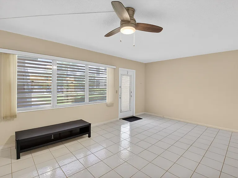 474 Mansfield Dr #L — Photo 3