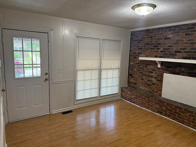 105 Westchester Pl — Photo 9