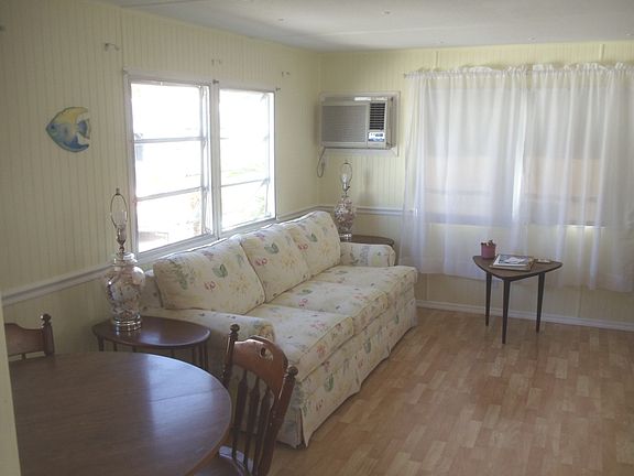 3rd image of 414 Papaya St