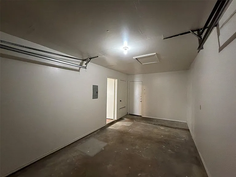 1215 Ridgemont St — Photo 25