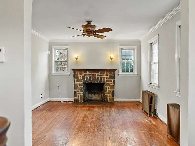 4112 18th Pl NE — Photo 3