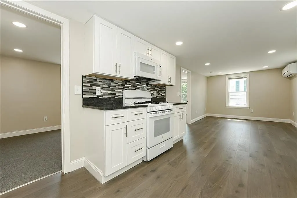 2 bed, 1.0 bath, 640 sqft, $2,200 — Photo 2