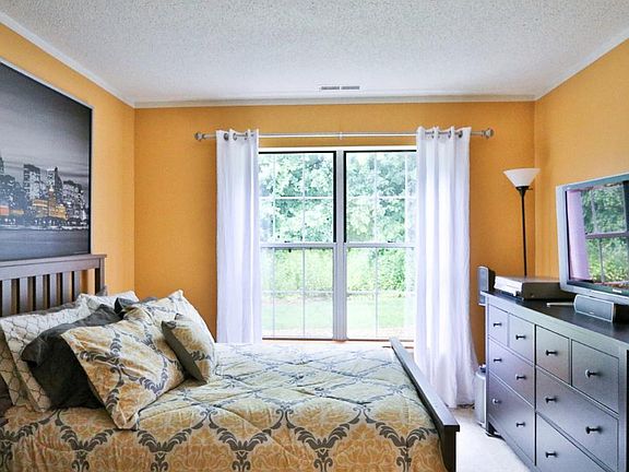 4th image of 6010 Chasewood Pkwy APT 001