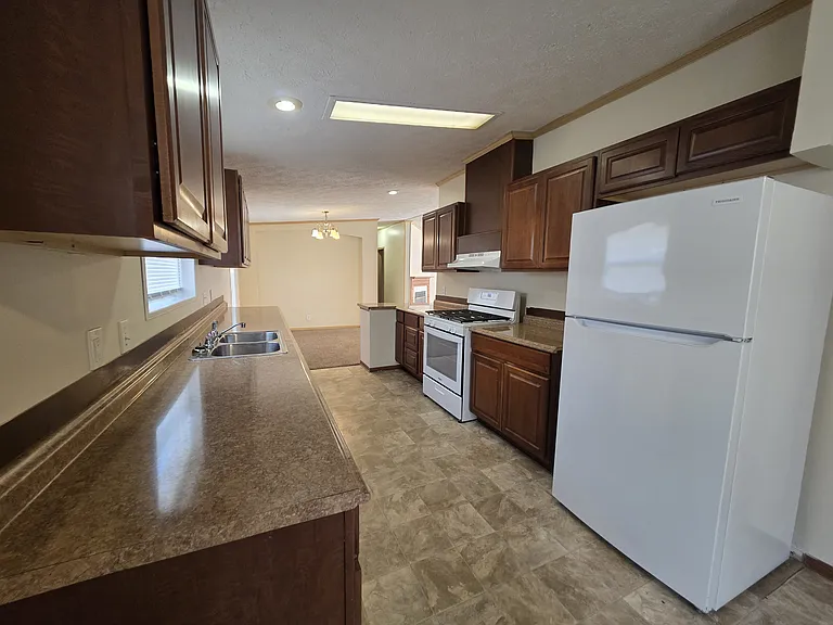 Pineview Estates — Photo 11