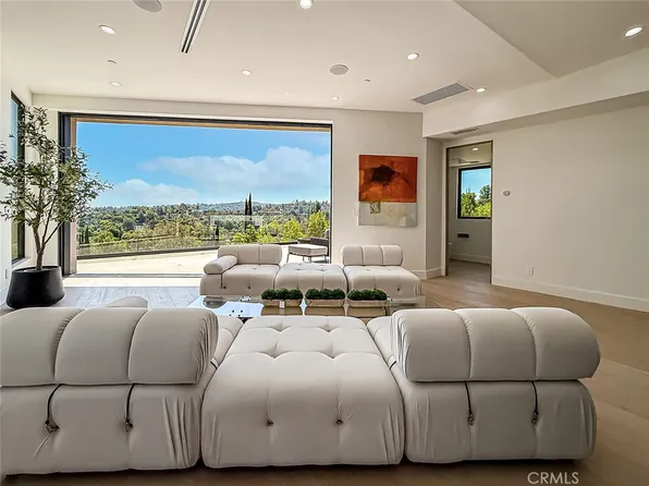 5130 Medina Rd, Woodland Hills, CA 91364