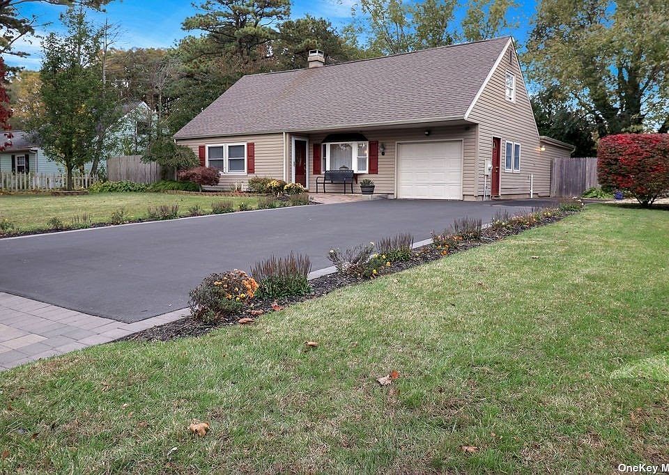 1st image of 15 Lacebark Ln