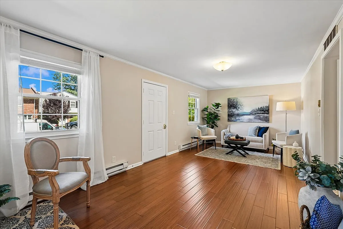 4 bed, 1440 sqft, $2,700 — Photo 4