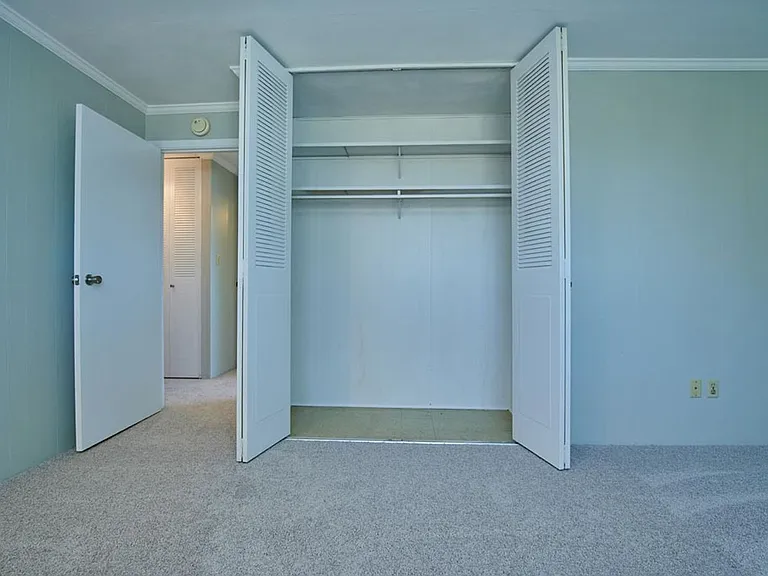 Seven Oaks Apartments — Photo 40