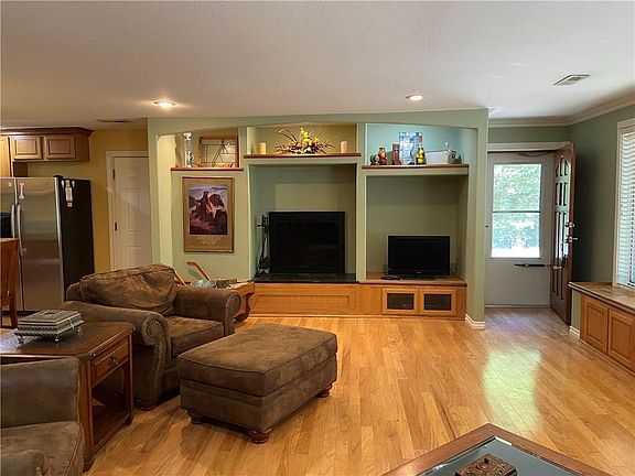 5th image of 2 Ockley Ln