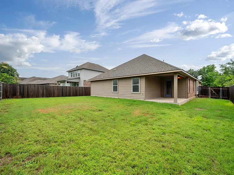 799 Clear Springs Holw — Photo 26