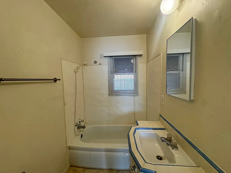 1018 Wilson Ave — Photo 5