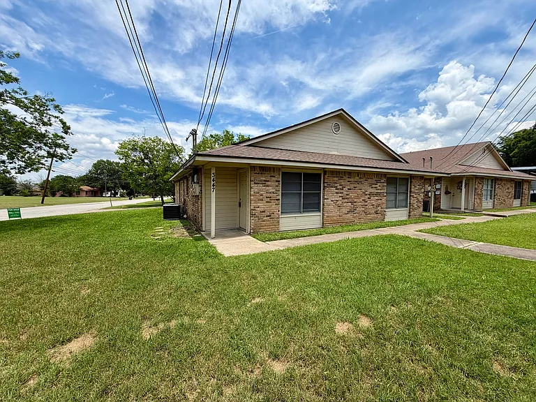 3447 Pewitt Dr — Photo 1