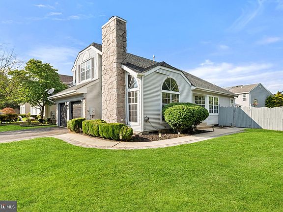 2nd image of 37 Wesley Ln