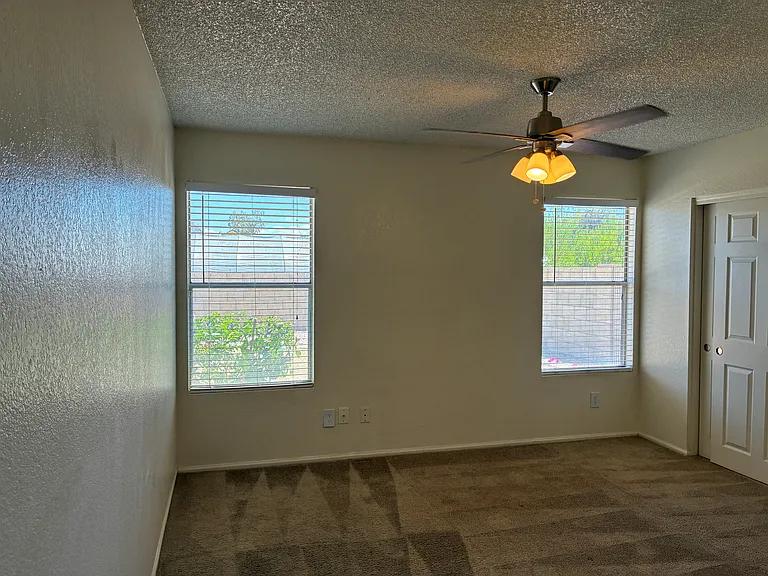 5637 W Yucca St — Photo 11
