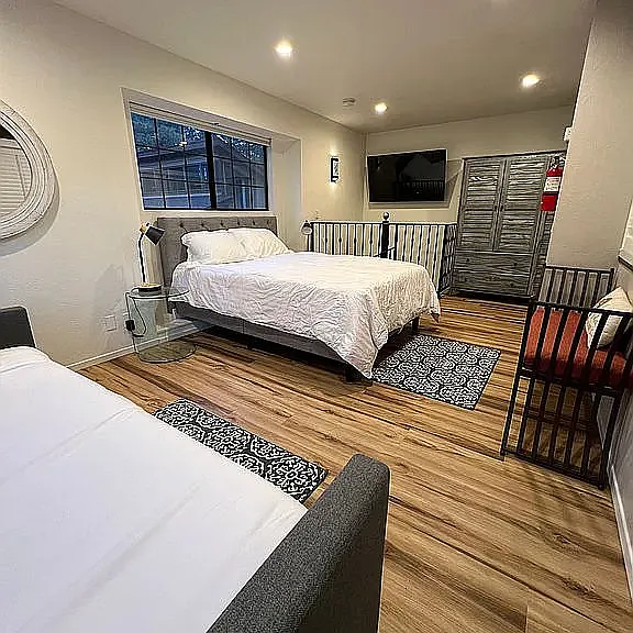 Switzerland Dr — Photo 17