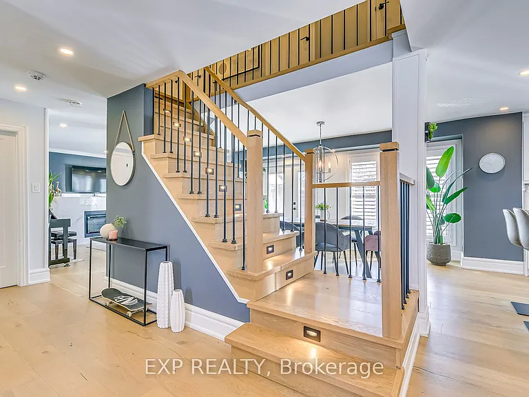 322 Mary St — Photo 24