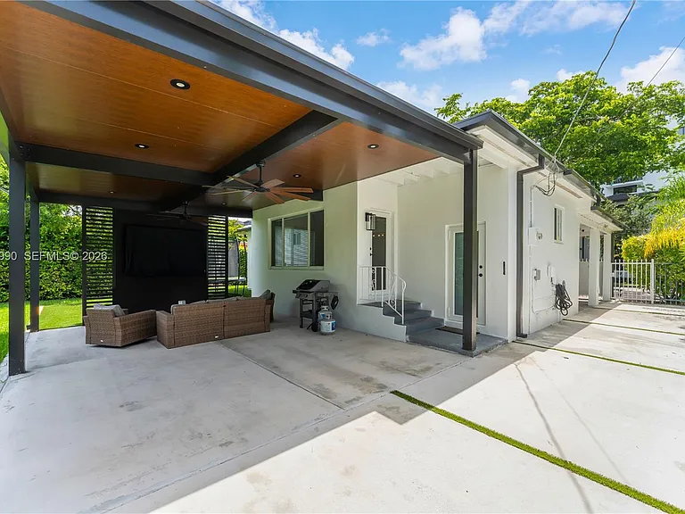 2031 SW 66th Ave — Photo 30