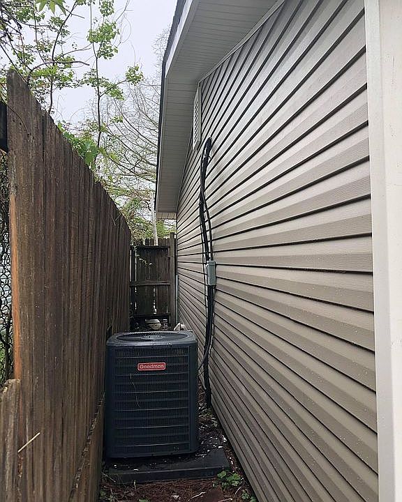 2nd image of 407 Keller St