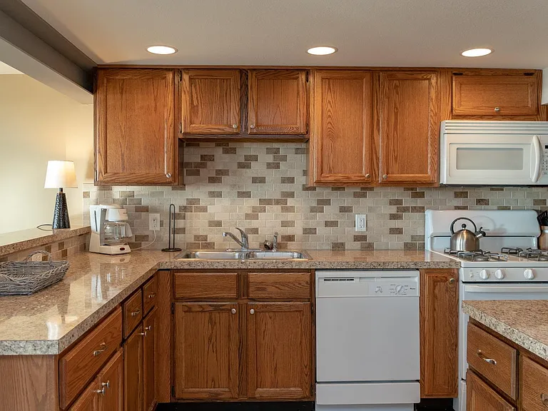 17 Emmet Ct #B — Photo 4
