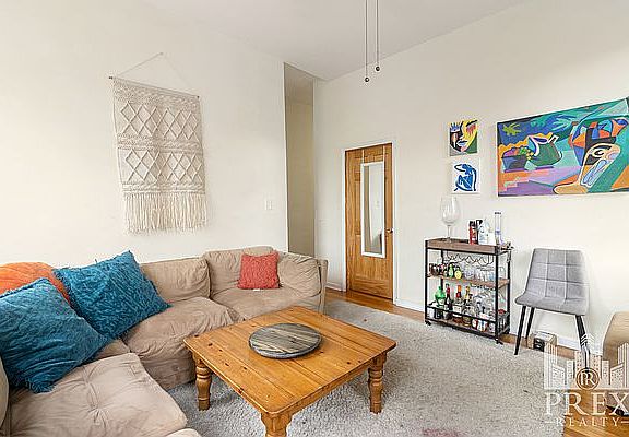 3rd image of 201 E 82nd St APT 5s