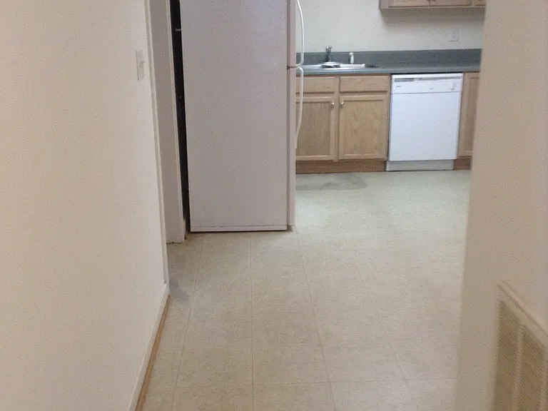 804 Saint James Cir — Photo 6