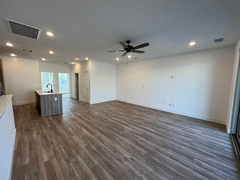 575 N Chapel — Photo 5