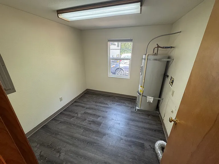468 - 820 SW Grove Street — Photo 15