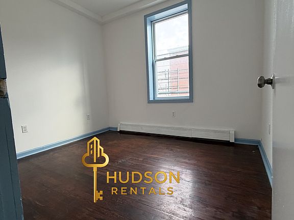 5th image of 93 Grant Ave #3