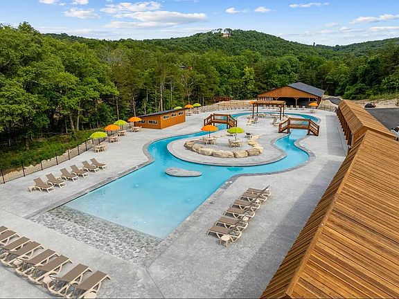 3rd image of 355 Mark Twain Drive