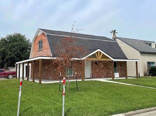 4918 Caranchua Reef St, Bacliff, TX 77518