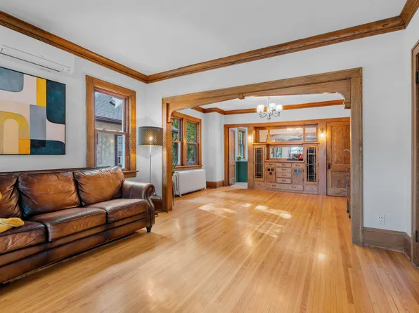 1320 Saint Clair Ave, Saint Paul, MN 55105