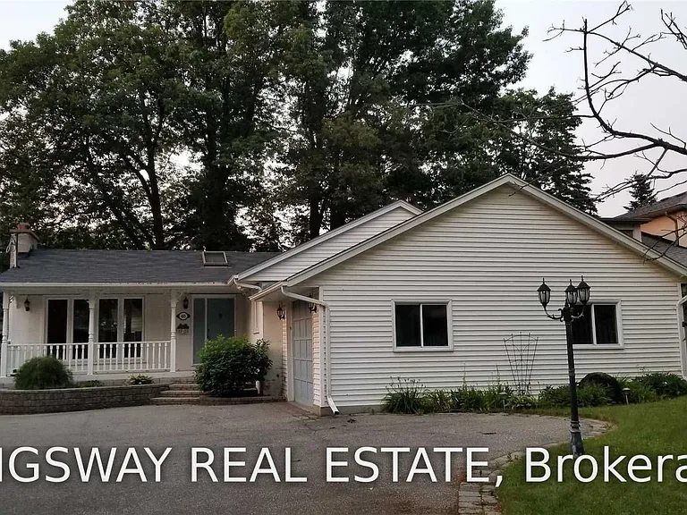 465 Maple Grove Dr — Photo 2