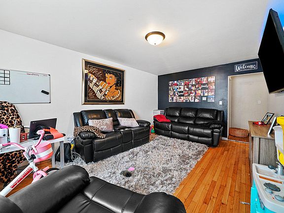 3rd image of 122 S 12th Ave