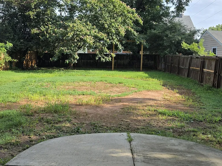 204 Maywood Ave — Photo 3