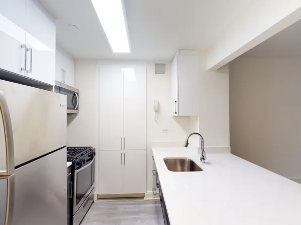 10 Hanover Square image 1 of 9