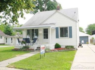 28320 Larchmont St, Saint Clair Shores, MI 48081